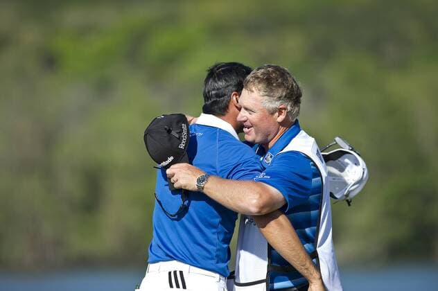 March 27, 2016: Jason Day and his Caddy celebrate the finals match win at the World Golf Championships-Dell Match Play Round at the Austin Country Club. Austin, Texas. PGA Golf Herren 2016: World Golf Championships MAR 27 - ZUMAc04_