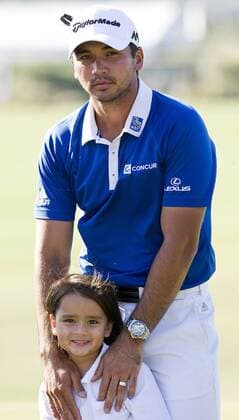March 27, 2016: Jason Day celebrates his finals match win with son Dash at the World Golf Championships-Dell Match Play Round at the Austin Country Club. Austin, Texas. PGA Golf Herren 2016: World Golf Championships MAR 27 - ZUMAc04_