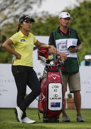 March 27, 2016: Lydia Ko stands on the 16th tee box with her caddie during the final round of the Kia Classic at Aviara Golf Club in Carlsbad, California. Lydia Ko wins by 19 under for the tournament. LPGA Golf Damen 2016: Kia Classic MAR 27 - ZUMAc04_