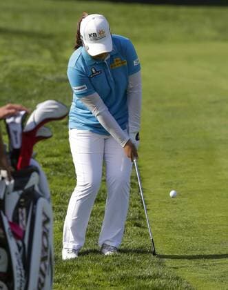 March 27, 2016: Inbee Park chips onto the 12th green during the final round of the Kia Classic at Aviara Golf Club in Carlsbad, California. Lydia Ko wins by 19 under for the tournament. LPGA Golf Damen 2016: Kia Classic MAR 27 - ZUMAc04_