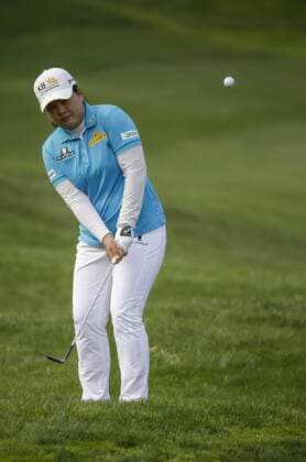 March 27, 2016: Inbee Park chips onto the 15th green during the final round of the Kia Classic at Aviara Golf Club in Carlsbad, California. Lydia Ko wins by 19 under for the tournament. LPGA Golf Damen 2016: Kia Classic MAR 27 - ZUMAc04_
