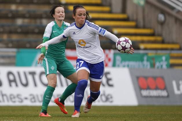 Frankfurt Peggy Kuznik (FFC, 27) vor Maren Wallenhorst (Bremen, 25) , Copyright: RRZ Eibner-Pressefoto EP_RRZ