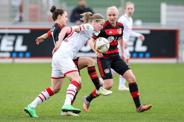 Leverkusen vl. Francesca Weber (Leverkusen, 21), Diane Caldwell (Koeln, 8), Frederike Kempe (Leverkusen, 2) , Bayer 04 Leverkusen - 1. FC Koeln, Fussball, Damen, Frauen, Allianz Frauen-Bundesliga, Spieltag 17, 27.03.2016 Copyright: Horn Eibner-Pressefoto EP_BHN