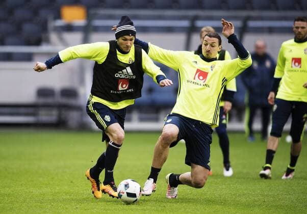 160328 Albin Ekdal, Zlatan Ibrahimovic - Training Nationalteam Schweden, 28.03.2016 in Stockholm.  Copyright: JOELxMARKLUND BB160328JM011