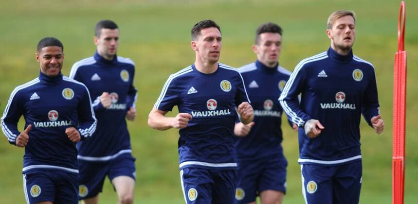 FuÃŸball, Training Nationalteam Schottland 28.03.2016. Mar Hall, Glasgow, Scotland. International Football Scotland Training and Media Event ahead of their game versus Denmark on 29th March. Scott Brown xGeorgariouxVagelisx  ActionPlus11723027