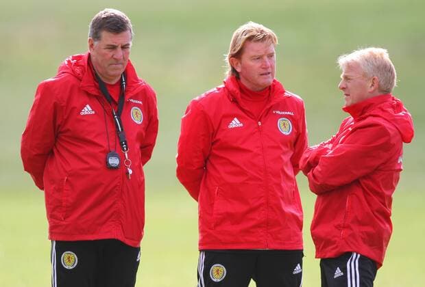 FuÃŸball, Training Nationalteam Schottland 28.03.2016. Mar Hall, Glasgow, Scotland. International Football Scotland Training and Media Event ahead of their game versus Denmark on 29th March. Mark McGhee, Stuart McCall and Gordon Strachan in discussion xGeorgariouxVagelisx  ActionPlus11723029