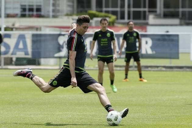 Fußball, Training Nationalteam Mexiko Mexican national soccer team player Hector Herrera participates in a training session in Mexico City, Mexico, 28 March 2016, prior to tomorrow s Russia 2018 qualifying match before Canada. EFE Jose Mendez MEXICAN NATIONAL SOCCER TEAM TRAINING SESSION !ACHTUNG: NUR REDAKTIONELLE NUTZUNG!  CDM004 20160328-635947998387159383