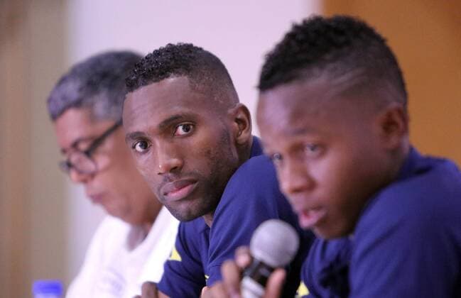 Fußball, PK Nationalteam Kolumbien Ecuadoran goalkeeper Alexander Dominguez (C) and team mate Juan Ramon Cazares (R) deliver a presser in Barranquilla, Colombia, 28 March 2016, where the Ecuador and Colombia will hold a Russia 2018 World Cup qualifying match tomorrow. EFE Mauricio Duenas Castaneda ECUADORAN NATIONAL SOCCER TEAM PLAYERS PRESSER !ACHTUNG: NUR REDAKTIONELLE NUTZUNG!  BAQ001 20160328-635948012315931010