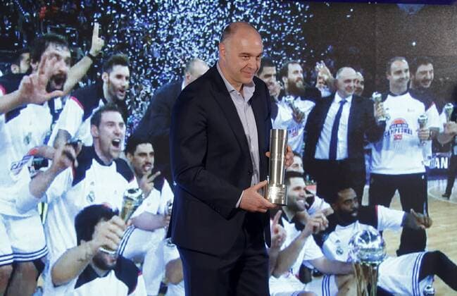 Real Madrid basketball manager Pablo Laso after receiving the Best coach award during the first annual Madrilenian Sports Press Awards at Cecilio Rodriguez Gardens Pavilion of El Retiro park in Madrid, Spain, 28 March 2016. MADRILENIAN SPORTS PRESS AWARDS !ACHTUNG: NUR REDAKTIONELLE NUTZUNG!  MDR003 20160328-635948034143279868