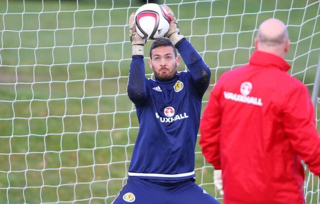 FuÃŸball, Training Nationalteam Schottland 28.03.2016. Mar Hall, Glasgow, Scotland. International Football Scotland Training and Media Event. Craig Gordon is put through his paces by Jim Stewart xGeorgariouxVagelisx  ActionPlus11723101