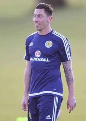 FuÃŸball, Training Nationalteam Schottland 28.03.2016. Mar Hall, Glasgow, Scotland. International Football Scotland Training and Media Event. Scott Brown is all smiles during training xGeorgariouxVagelisx  ActionPlus11723107
