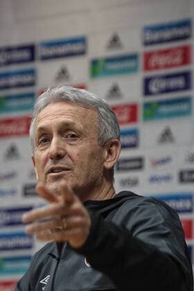 Head coach of Canada national team Nationalteam Benito Floro speaks during a press meeting in Mexico City, Mexico, on 28 March 2016. Canada will face Mexico on 29 March 2016, at the Azteca stadium in a qualifying match of the A group of the Concacaf eliminatory for the World Cup Russia 2018. Canada national team press meeting !ACHTUNG: NUR REDAKTIONELLE NUTZUNG!  MEX00 20160329-635948219149405702