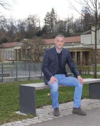 Fußball, Fotoshooting Jürgen Kramny - VfB Stuttgart Fußball Bundesliga VfB Stuttgart , Trainer Jürgen Kramny in Bad Cannstatt