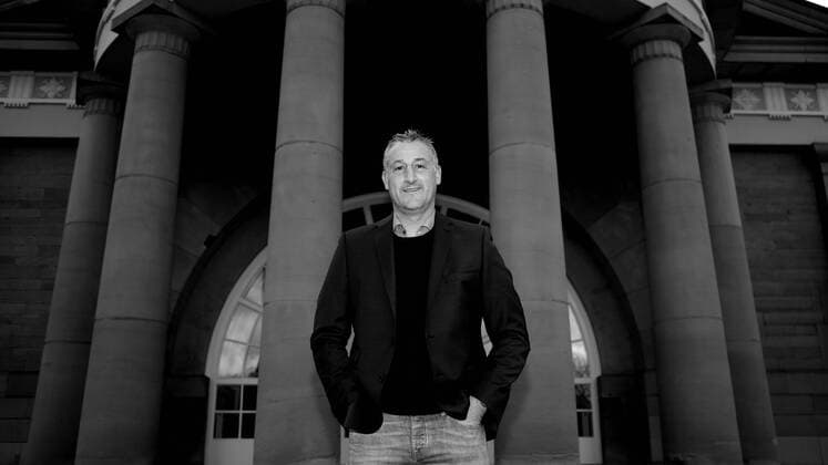 Fußball, Fotoshooting Jürgen Kramny - VfB Stuttgart Fußball Bundesliga VfB Stuttgart , Trainer Jürgen Kramny in Bad Cannstatt