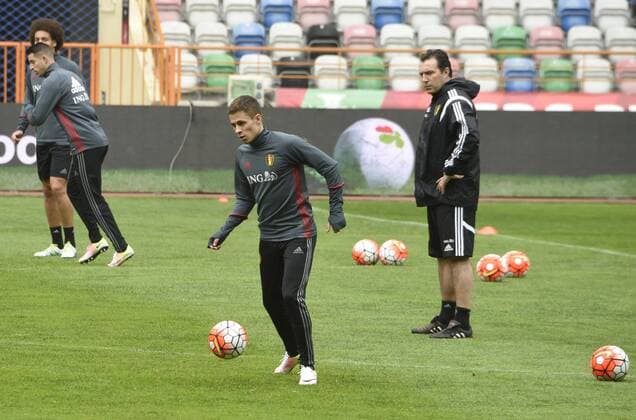 Fußball, Training Nationalteam Belgien in Leiria Wilmots Marc head coach of Belgian Team and Thorgan Hazard pictured during the practice session t FOOTBALL : Belgique - Entrainement et conference de presse - Leiria - 28 03 2016 Photonews Panoramic 