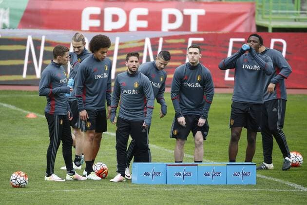 Fußball, Training Nationalteam Belgien in Leiria Axel Witsel of Belgium and Dries Mertens of Belgium and Thomas Vermaelen of Belgium during the training session t FOOTBALL : Belgique - Entrainement et conference de presse - Leiria - 28 03 2016 Photonews Panoramic 