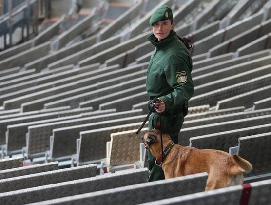 SOCCER - GER vs ITA, test match MUNICH,GERMANY,29.MAR.16 - SOCCER - international match Länderspiel Germany vs Italy, friendly match. Image shows a policewoman with a dog. GEPAxpictures xThomasxBachun