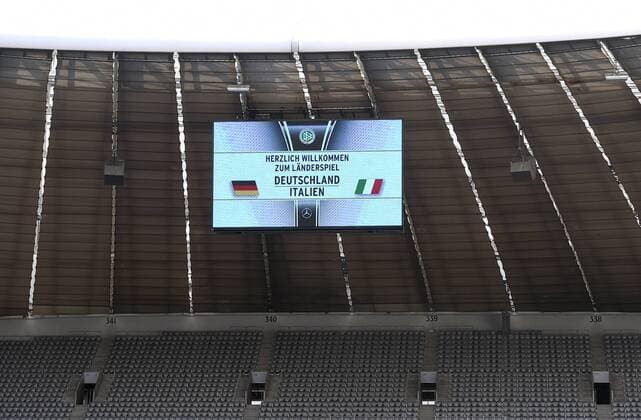 FUSSBALL INTERNATIONAL TESTSPIEL in Muenchen in der Allianz Arena Deutschland - Italien 29.03.2016 Anzeigentafel der Allianz Arena 