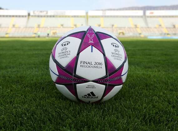 Fußball, Damen, Champions League, Adidas Final 2016 Reggio Emilia - Austragungsort des Finals Brescia Brescia vs Wolfsburg , CL Frauen, Training Brescia, Italien, 29.03.2016, FUßBALL - ACF Brescia Femminile vs VfL Wolfsburg, Viertelfinale, UEFA Frauen Champions League, Saison 2015 16. Bild zeigt: Ein Champions League Frauen Offizielle Ball, Feature