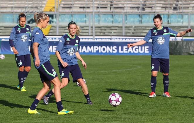 Fußball, Damen, Champions League, Training VfL Wolfsburg in Brescia Brescia Brescia vs Wolfsburg , CL Frauen, Training Brescia, Italien, 29.03.2016, FUßBALL - ACF Brescia Femminile vs VfL Wolfsburg, Viertelfinale, UEFA Frauen Champions League, Saison 2015 16. Bild zeigt: Mannschaftstraining