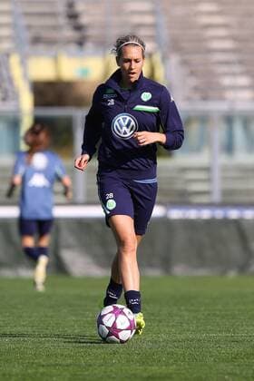Fußball, Damen, Champions League, Training VfL Wolfsburg in Brescia Brescia Brescia vs Wolfsburg , CL Frauen, Training Brescia, Italien, 29.03.2016, FUßBALL - ACF Brescia Femminile vs VfL Wolfsburg, Viertelfinale, UEFA Frauen Champions League, Saison 2015 16. Bild zeigt: Lena Goeßling (VfL Wolfsburg)