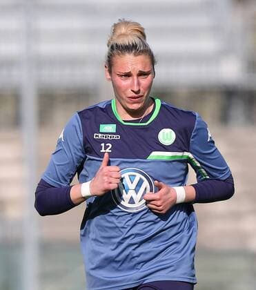 Fußball, Damen, Champions League, Training VfL Wolfsburg in Brescia Brescia Brescia vs Wolfsburg , CL Frauen, Training Brescia, Italien, 29.03.2016, FUßBALL - ACF Brescia Femminile vs VfL Wolfsburg, Viertelfinale, UEFA Frauen Champions League, Saison 2015 16. Bild zeigt: Torfrau Jana Burmeister (VfL Wolfsburg)