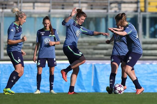 Fußball, Damen, Champions League, Training VfL Wolfsburg in Brescia Brescia Brescia vs Wolfsburg , CL Frauen, Training Brescia, Italien, 29.03.2016, FUßBALL - ACF Brescia Femminile vs VfL Wolfsburg, Viertelfinale, UEFA Frauen Champions League, Saison 2015 16. Bild zeigt: Mannschaftstraining