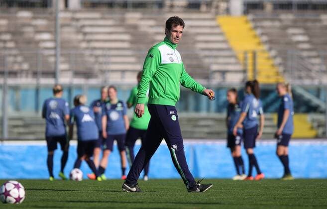 Fußball, Damen, Champions League, Training VfL Wolfsburg in Brescia Brescia Brescia vs Wolfsburg , CL Frauen, Training Brescia, Italien, 29.03.2016, FUßBALL - ACF Brescia Femminile vs VfL Wolfsburg, Viertelfinale, UEFA Frauen Champions League, Saison 2015 16. Bild zeigt: Mannschaftstraining, Cheftrainer Ralf Kellermann (VfL Wolfsburg)
