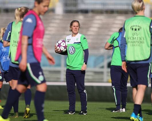 Fußball, Damen, Champions League, Training VfL Wolfsburg in Brescia Brescia Brescia vs Wolfsburg , CL Frauen, Training Brescia, Italien, 29.03.2016, FUßBALL - ACF Brescia Femminile vs VfL Wolfsburg, Viertelfinale, UEFA Frauen Champions League, Saison 2015 16. Bild zeigt: Assistenztrainerin Britta Carlson (VfL Wolfsburg)