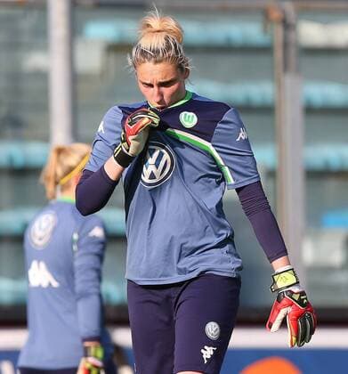 Fußball, Damen, Champions League, Training VfL Wolfsburg in Brescia Brescia Brescia vs Wolfsburg , CL Frauen, Training Brescia, Italien, 29.03.2016, FUßBALL - ACF Brescia Femminile vs VfL Wolfsburg, Viertelfinale, UEFA Frauen Champions League, Saison 2015 16. Bild zeigt: Torfrau Jana Burmeister (VfL Wolfsburg)