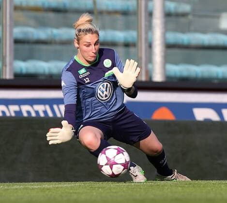 Fußball, Damen, Champions League, Training VfL Wolfsburg in Brescia Brescia Brescia vs Wolfsburg , CL Frauen, Training Brescia, Italien, 29.03.2016, FUßBALL - ACF Brescia Femminile vs VfL Wolfsburg, Viertelfinale, UEFA Frauen Champions League, Saison 2015 16. Bild zeigt: Torfrau Jana Burmeister (VfL Wolfsburg)