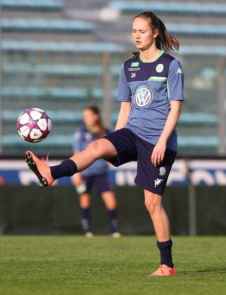 Fußball, Damen, Champions League, Training VfL Wolfsburg in Brescia Brescia Brescia vs Wolfsburg , CL Frauen, Training Brescia, Italien, 29.03.2016, FUßBALL - ACF Brescia Femminile vs VfL Wolfsburg, Viertelfinale, UEFA Frauen Champions League, Saison 2015 16. Bild zeigt: Caroline Hansen (VfL Wolfsburg)