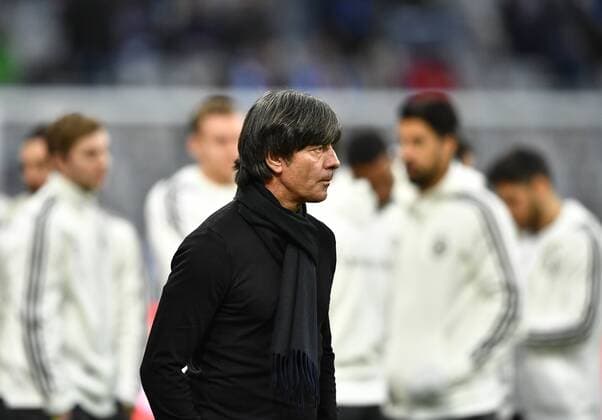 vor dem Spiel: Nationaltrainer Trainer Coach Joachim Jogi Löw (GER) vor seinen Spielern DFB Länderspiel Nationalteam Deutschland gegen Italien Freundschaftsspiel Fußball Herren GER vs ITA Allianz Arena München 29.03.2016 DFB Länderspiel Nationalteam Deutschland gegen Italien