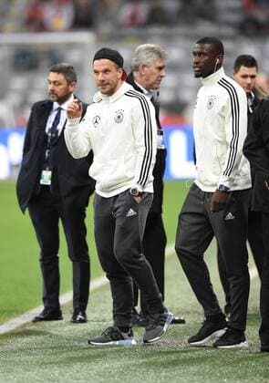 Fussball, Herren, Saison 2015 16, Länderspiel in München, Deutschland - Italien, Lukas Podolski (Deutschland), Antonio Rüdiger (Deutschland) vor dem Spiel, 29.03.2016,