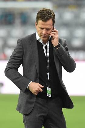 Fußball Länderspiel Deutschland - Italien am 29.03.2016 in der Allianz Arena in München Oliver Bierhoff ( Manager Deutschland ) mit Mobiltelefon xRx
