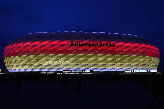 Fußball Länderspiel Deutschland - Italien am 29.03.2016 in der Allianz Arena in München Die Allianz Arena ist erstmalig Schwarz-Rot-Gold beleuchtet. xRx