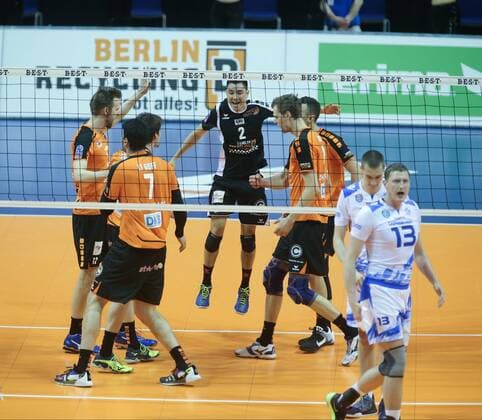 Volleyball, CEV Cup, Finale, Hinspiel ZSK Gazprom-Ugra Surgut GER, CEV CUP, BR VOLLEYS VS. UGRA SURGUT 29.03.2016, Max Schmeling Halle, Berlin, GER, CEV CUP, BR VOLLEYS VS. UGRA SURGUT, im Bild Erik Shoji (BR Volleys), Paul Carroll (BR Volleys), Robert Kromm (BR Volleys), Paul Lotman (BR Volleys) nphxEngler