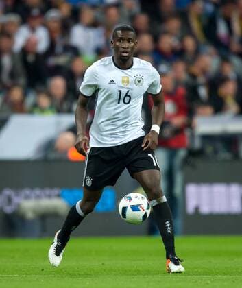 Fußball, Länderspiel, Deutschland - Italien 29. Maerz 2016: Muenchen, Fussball Testspiel: Deutschland - Italien: Antonio Ruediger (Deutschland)l.