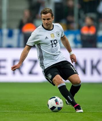 Fußball, Länderspiel, Deutschland - Italien 29. Maerz 2016: Muenchen, Allianz Arena: Fussball Testspiel: Deutschland - Italien: Mario Goetze (Deutschland)l.