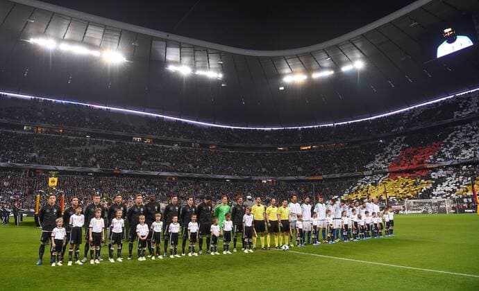 Fußball, Länderspiel, Deutschland - Italien FUSSBALL INTERNATIONAL TESTSPIEL IN DER ALLIANZ ARENA MUENCHEN Deutschland - Italien 29.03.2016 Die Mannschaft von Deutschland nimmt samt Escort Kids Aufstellung in der Allianz Arena 