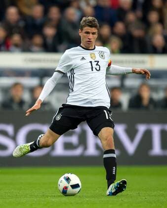 Fußball, Länderspiel, Deutschland - Italien 29. Maerz 2016: Muenchen, Allianz Arena: Fussball Testspiel: Deutschland - Italien: Thomas Mueller (Deutschland)l.