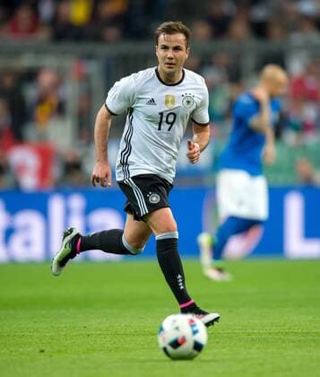Fußball, Länderspiel, Deutschland - Italien 29. Maerz 2016: Muenchen, Allianz Arena: Fussball Testspiel: Deutschland - Italien: Mario Goetze (Deutschland)l.