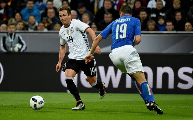 29.03.2016, xjhx, Fussball Testspiel, Deutschland - Italien, emspor v.l. Mario Goetze (Deutsche Fussball Nationalmannschaft DFB), Leonardo Bonucci (Italien)