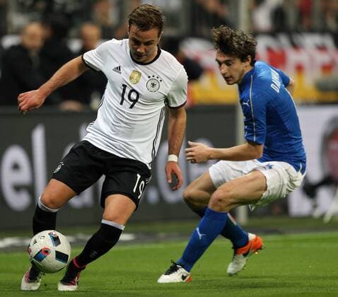 SOCCER - GER vs ITA, test match MUNICH,GERMANY,29.MAR.16 - SOCCER - international match Länderspiel Germany vs Italy, friendly match. Image shows Mario Goetze (GER) and Matteo Darmian (ITA). GEPAxpictures xThomasxBachun
