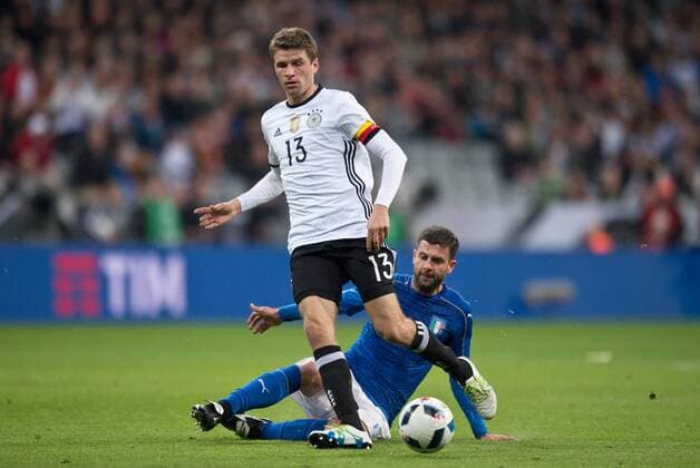 vl: Thomas Müller (GER), Thiago MOTTA (ITA) Fussball Laenderspiel: Deutschland - Italien in Muenchen, Deutschland am 29.03.2016,