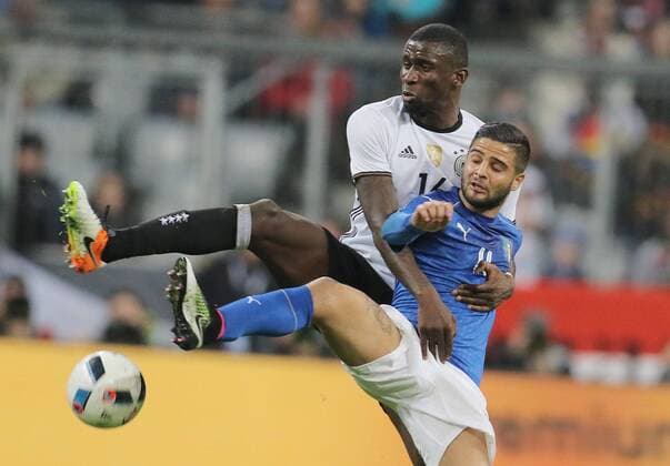 Antonio RUEDIGER, DFB 16 Zweikampf , Aktion um den Ball gegen Lorenzo INSIGNE, ITA 11 DEUTSCHLAND - ITALIEN ( - ) Freundschaftsspiel, friendly match, Deutsche Fussball Nationalmannschaft, DFB am 29.03.2016 in Muenchen.