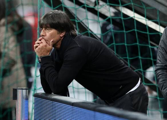 Trainer Joachim Löw entspannt Aktion Oberkoerper Oberkörper Fußball Fussball Länderspiel Saison 2015 2016 29.03.2016 DFB Nationalmannschaft BR Deutschland vs. Italien