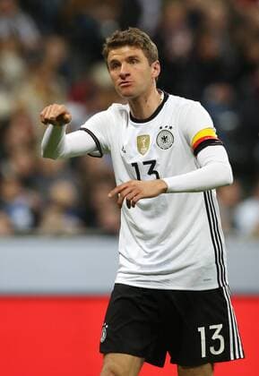 Thomas Müller zeigend Aktion Oberkoerper Oberkörper Fußball Fussball Länderspiel Saison 2015 2016 29.03.2016 DFB Nationalmannschaft BR Deutschland vs. Italien