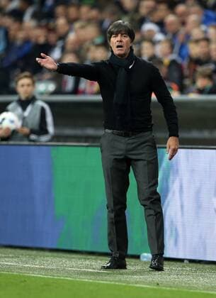 Trainer Joachim Löw zeigend gestikulierend Einzelbild Freisteller Aktion Oberkörper Fußball Fussball Länderspiel Saison 2015 2016 29.03.2016 DFB Nationalmannschaft BR Deutschland vs. Italien
