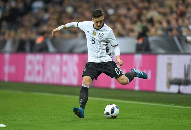 FUSSBALL INTERNATIONAL TESTSPIEL IN DER ALLIANZ ARENA MUENCHEN Deutschland - Italien 29.03.2016 Mesut Oezil (Deutschland) 